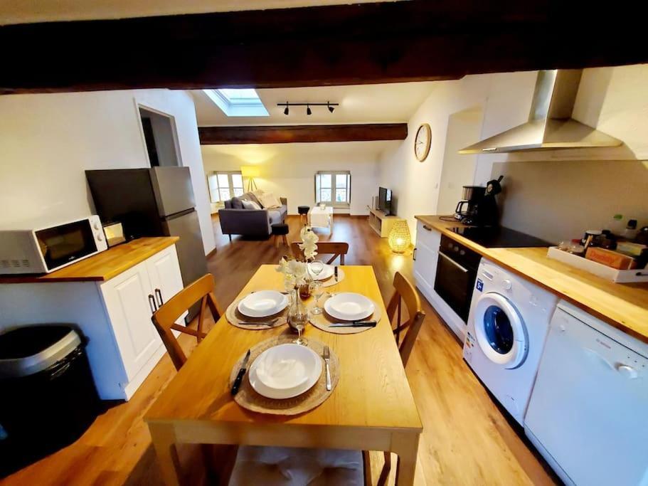 Appartement Chaleureux Au Pied De La Cite Avec Parking Carcassonne Esterno foto